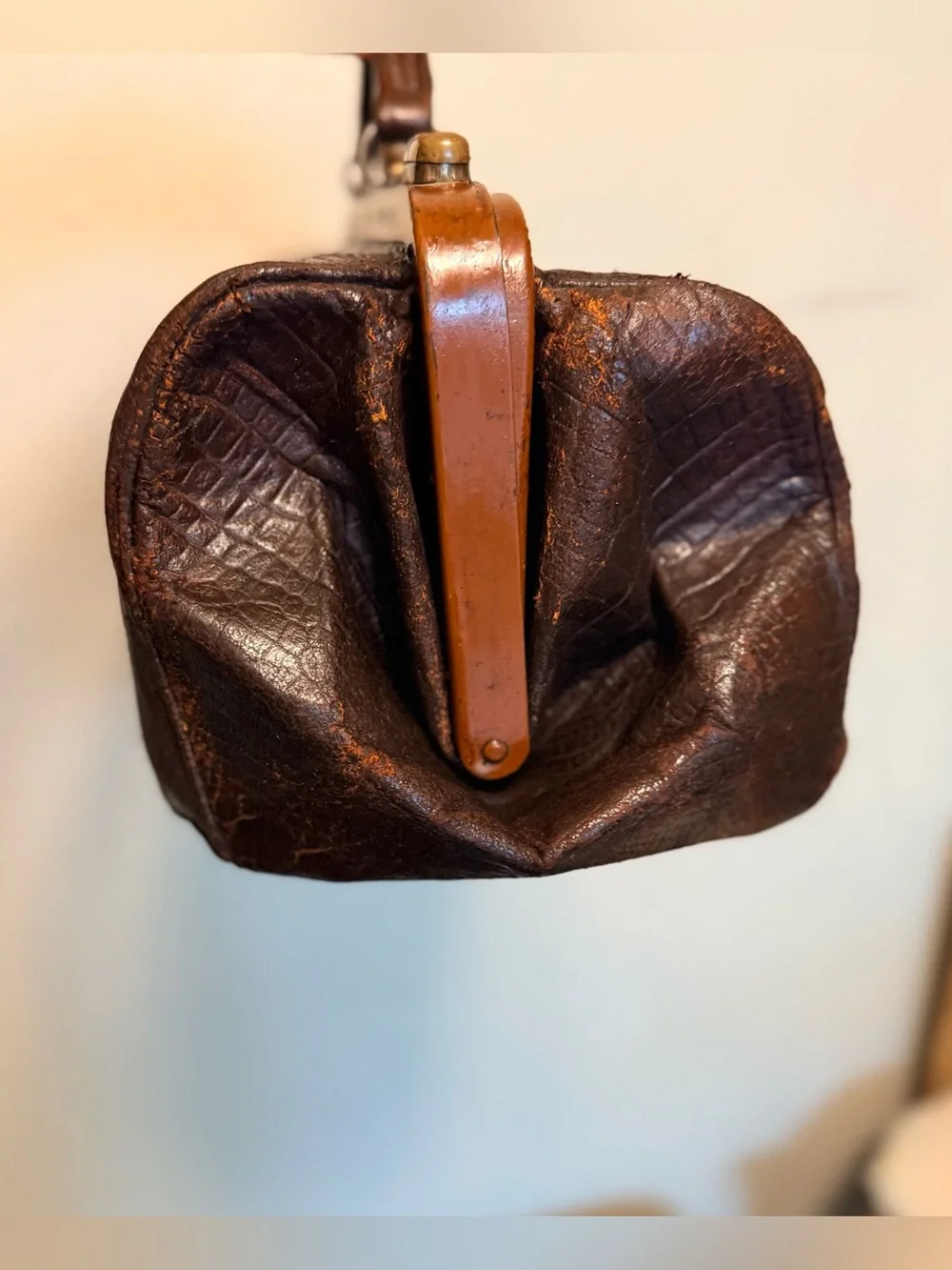 RARE Antique Crocodile Embossed Leather Gladstone Doctor Bag Brass Lock 1900s